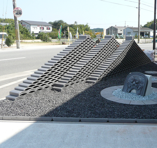 産直淡路島「赤い屋根」瓦庭園